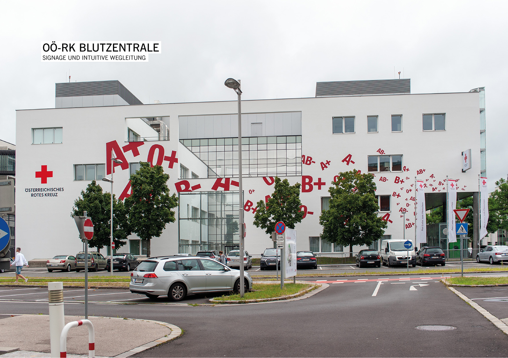 Signage und intuitive Wegleitung zur Blutzentrale des Roten Kreuz OÖ / Gerald Lohninger